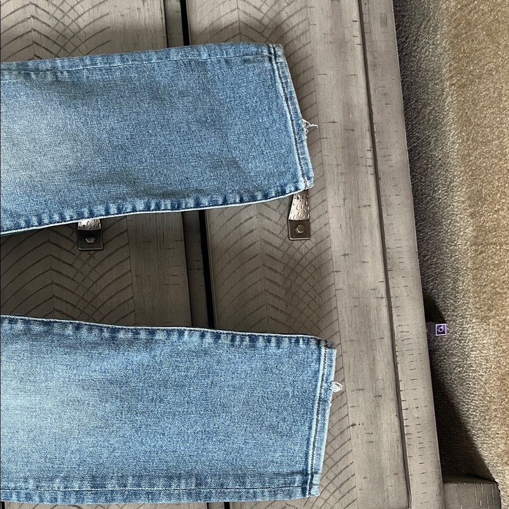 Express Women's Light Blue Straight Slim Highrise Leg Jeans 8 Short - Picture 5 of 6